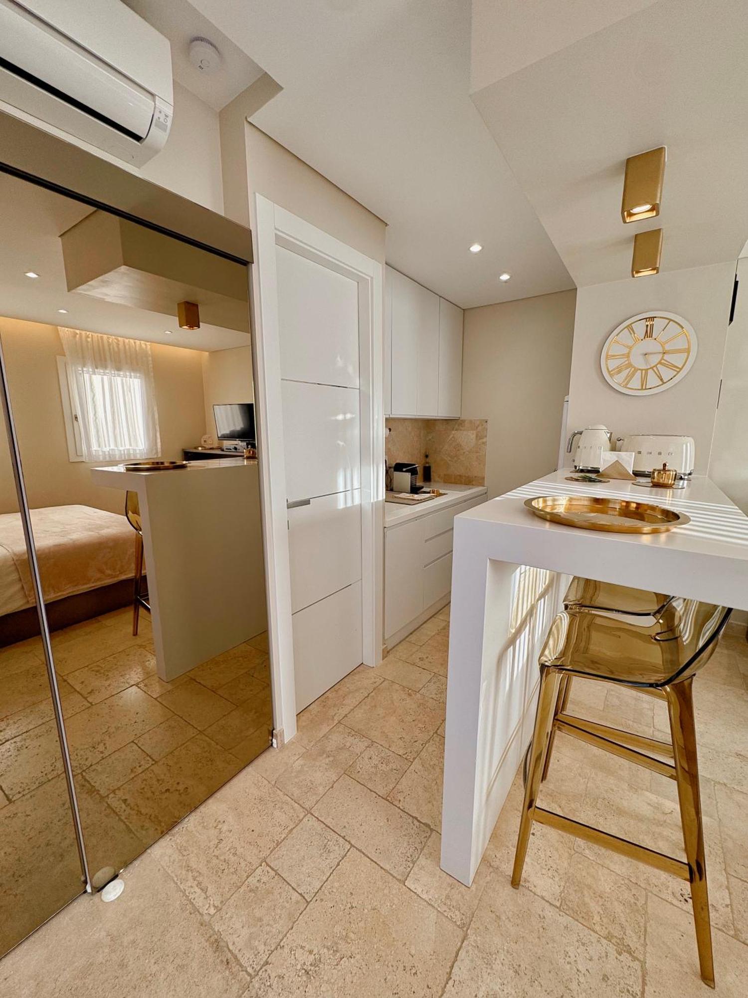 Studio Climatise, Terrasse, Parking Prive, 50M De La Plage Saint-Tropez Exterior photo